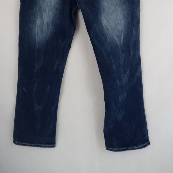 Red Rivet White Washed Ripped Capri's Size 11 - Picture 5 of 11